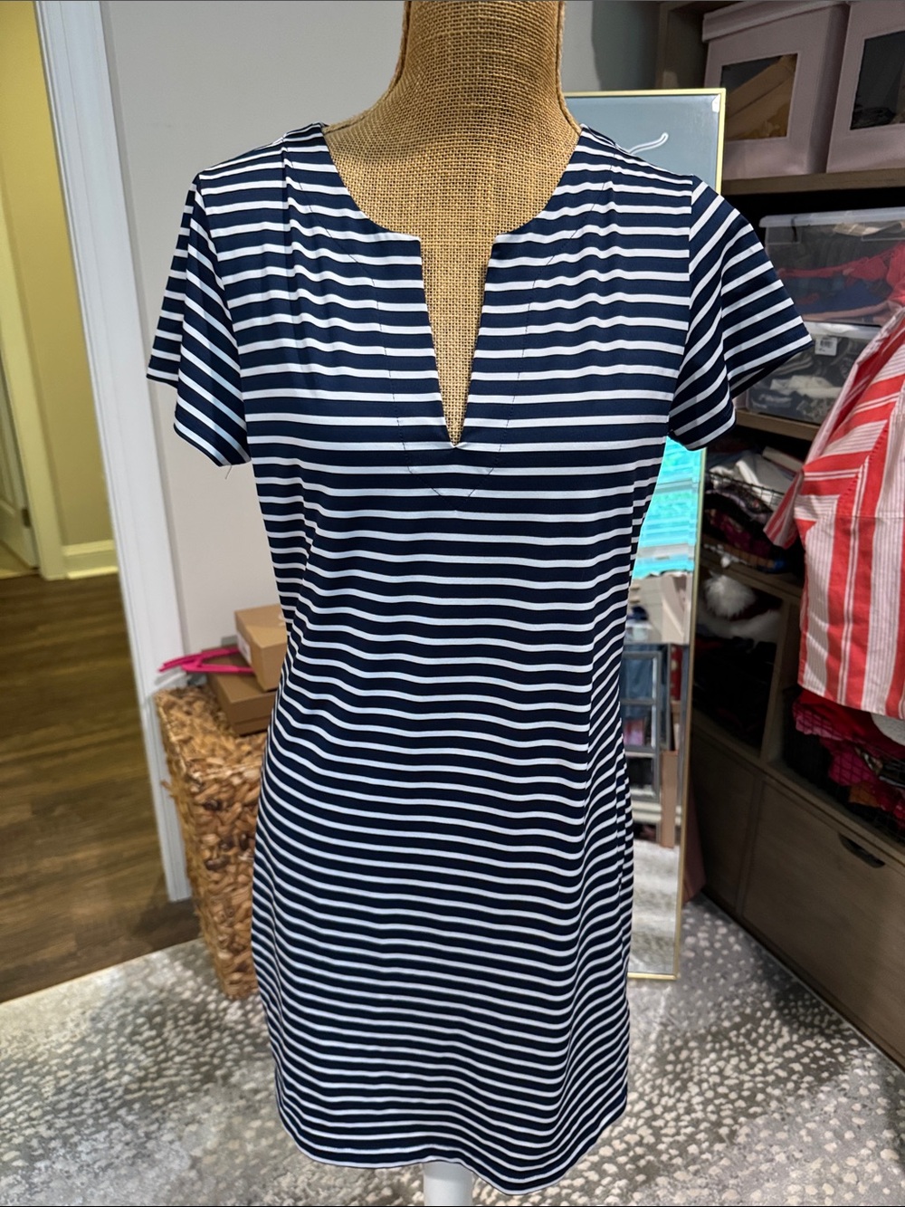 Vineyard Vines Striped Navy and White V-Neck Short Sleeve Dress small